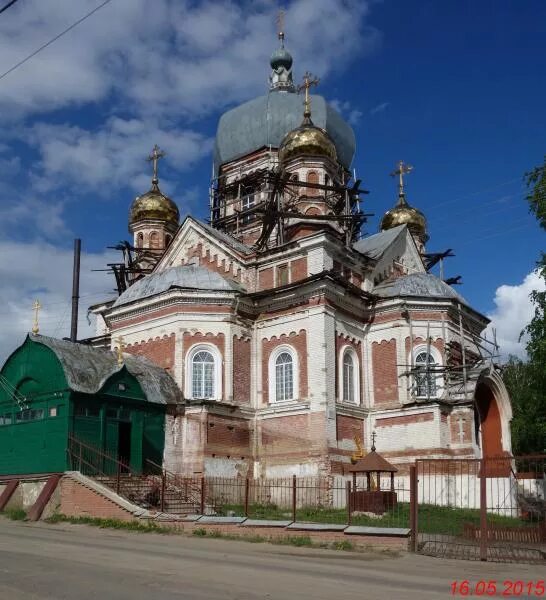 Погода саратовской город петровск. Казанский храм Петровск. Казанская Церковь Петровск Саратовская. Казанский храм Петровск Саратовской области. Церковь Казанской иконы Божией матери в Петровске.