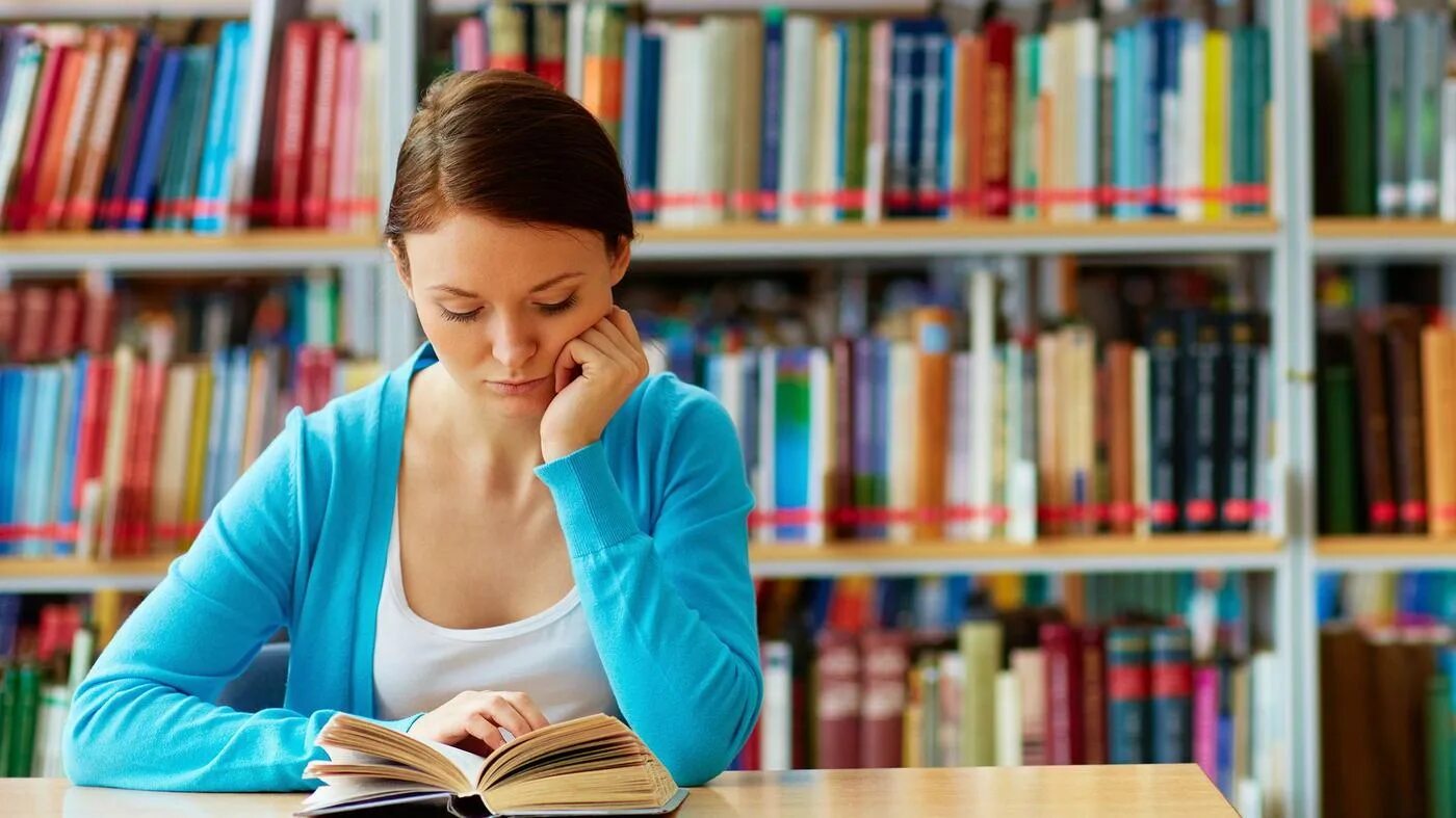 О людях и книгах. Читатели в библиотеке. Читайте 24. Чтение книг. Читайте 24.