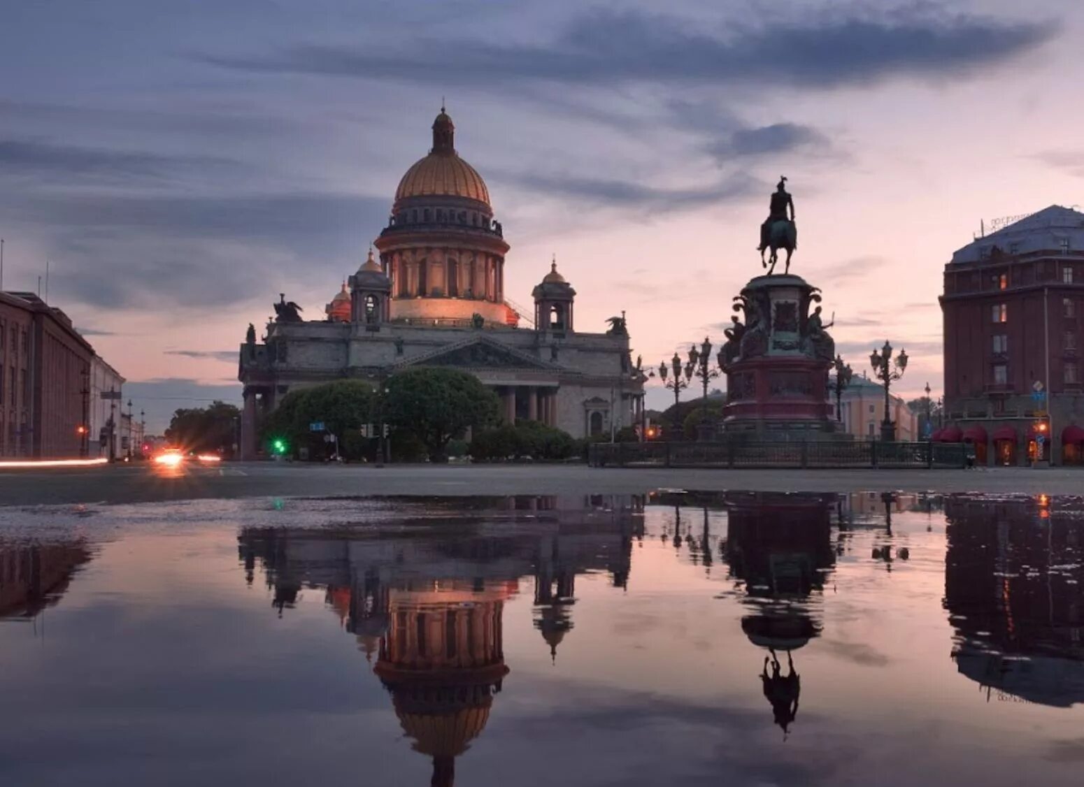 Спб что это. Белые ночи Санкт-Петербург. Белые ночи в Санкт-Петербурге Исаакиевская площадь. Исаакиевский собор на рассвете. Исаакиевский собор и медный всадник.