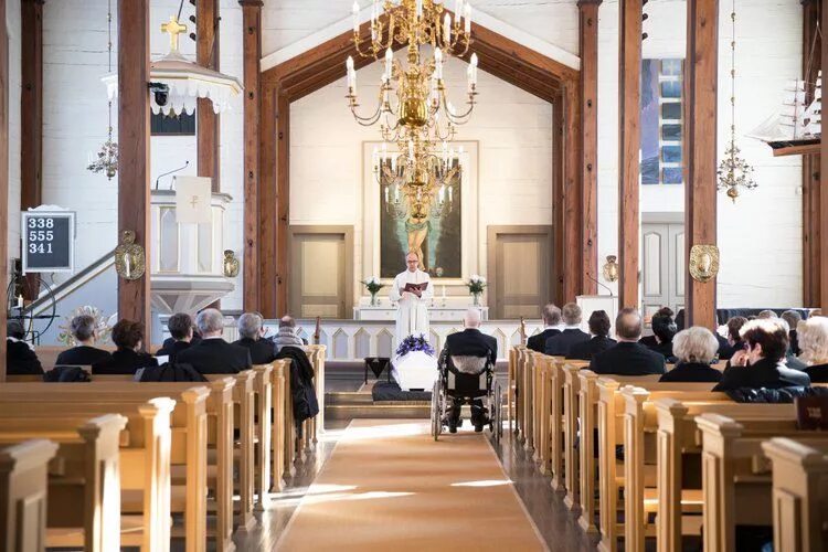 кирха петра и павла в москве богослужения. служители в лютеранской церкви. кафедральный собор свв петра и павла москва. лютеранская церковь богослужение. лютеранская церковь богослужение.