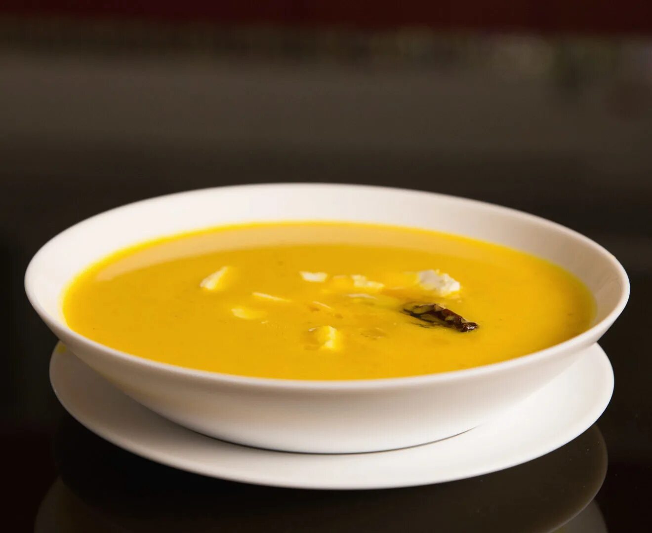 Тыквенный суп. Суп пюре из тыквы. Тыквенный суп-пюре со сливками. Суп из тыквы со сливками и сыром.