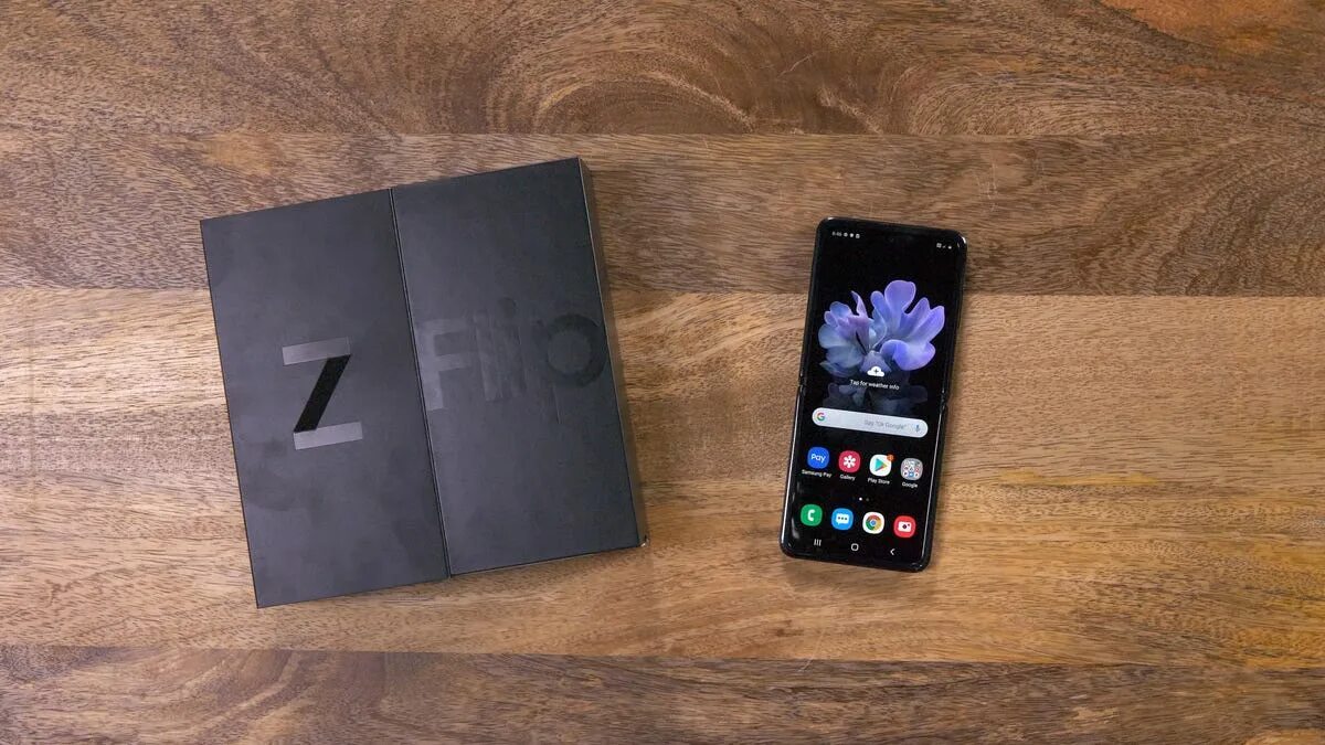 Z flip авито. Samsung z flip 3 коробка. самсунг zip flip 3. samsung galaxy раскладной в коробке. нокиа зип флип.