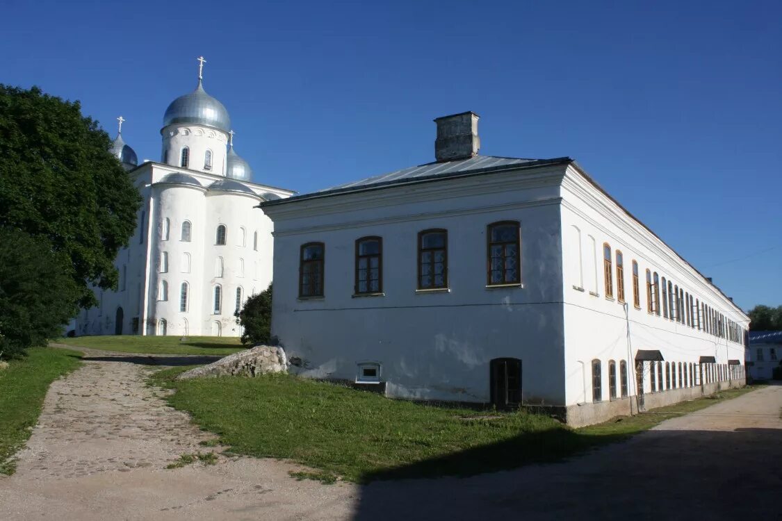 Мужской монастырь новгородская область. Юрьевский монастырь Великий Новгород. Свято-Юрьев мужской монастырь Великий Новгород. Юрьево Великий Новгород. Новгородская область Юрьев монастырь.