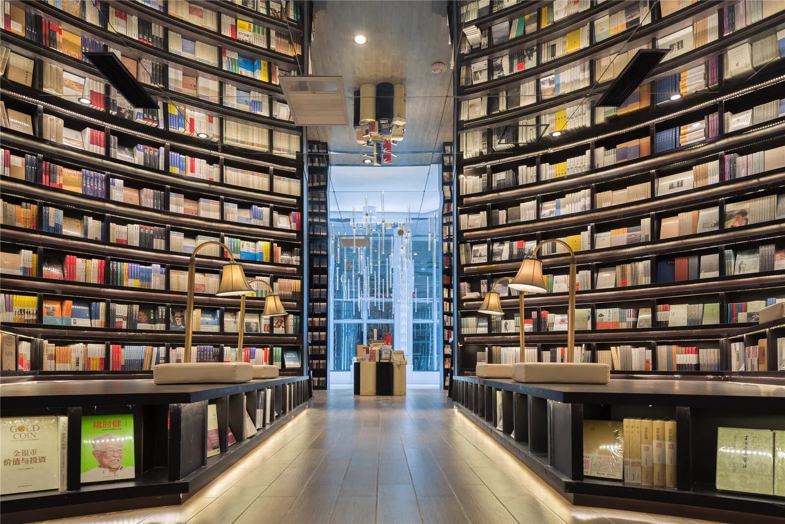 Сколько библиотек. Книжный магазин Zhongshuge-Hangzhou. Zhongshuge bookstore, Ханчжоу, Китай. Букстор книжный магазин. Книжный магазин внутри.