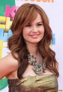 Debby ryan mullet 🍓 Зручно і модно: 3 стильні стрижки на різну довжину.