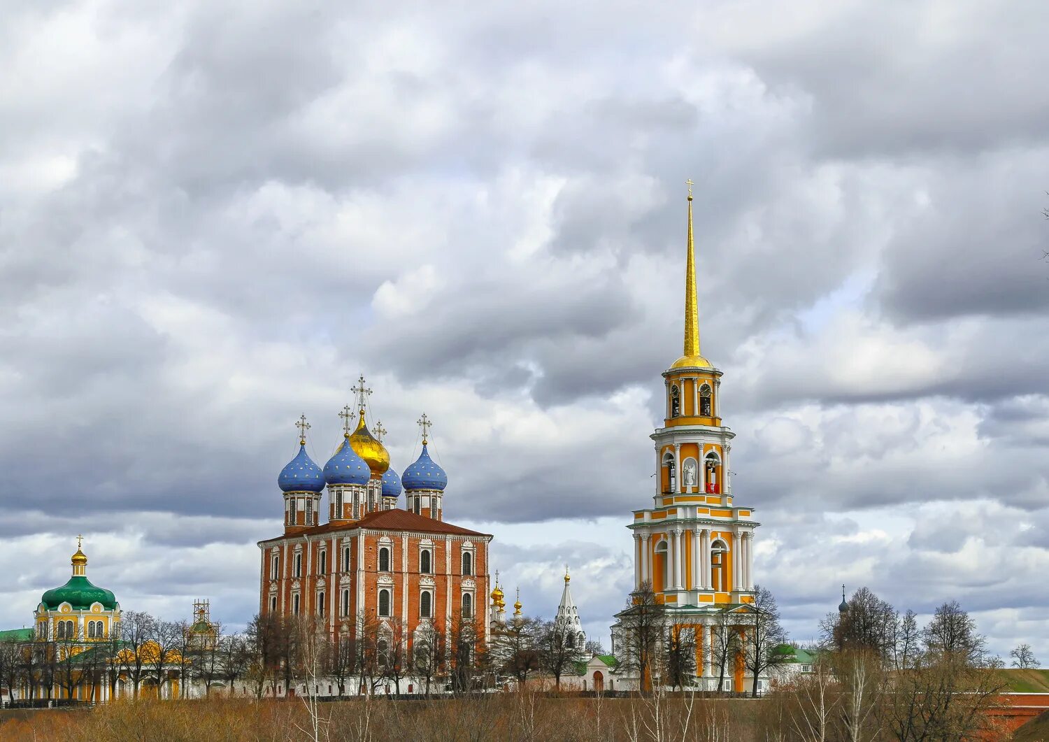 Ковид в рязани. Колокольня Рязанского Кремля. Рязанский Кремль сейчас. Рязанский Кремль в мае.