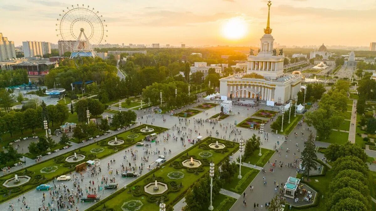 Солнце в москве в декабре 2023. ВДНХ. Выставка достижений народного хозяйства павильоны ВДНХ.