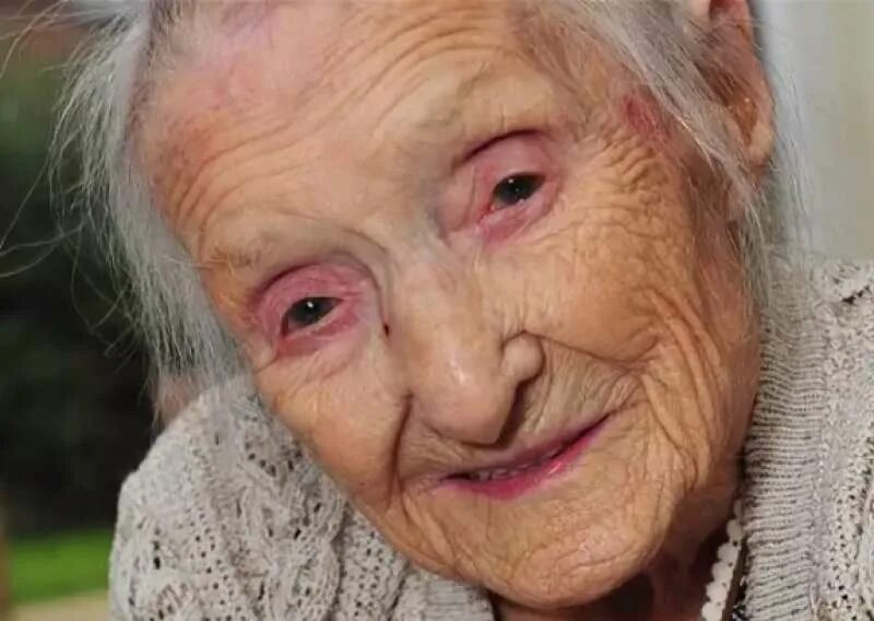 She was very old. Старые латинки бабушки. Бабушка omageil. Бабушки из омагейла. Омагейл ГРЕННИ 2006.
