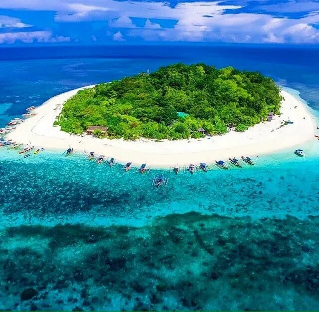 Html islands. Камигуин Филиппины. Остров камигин Филиппины. Остров Парадиз Филиппины. Самый красивый остров на Филиппинах.