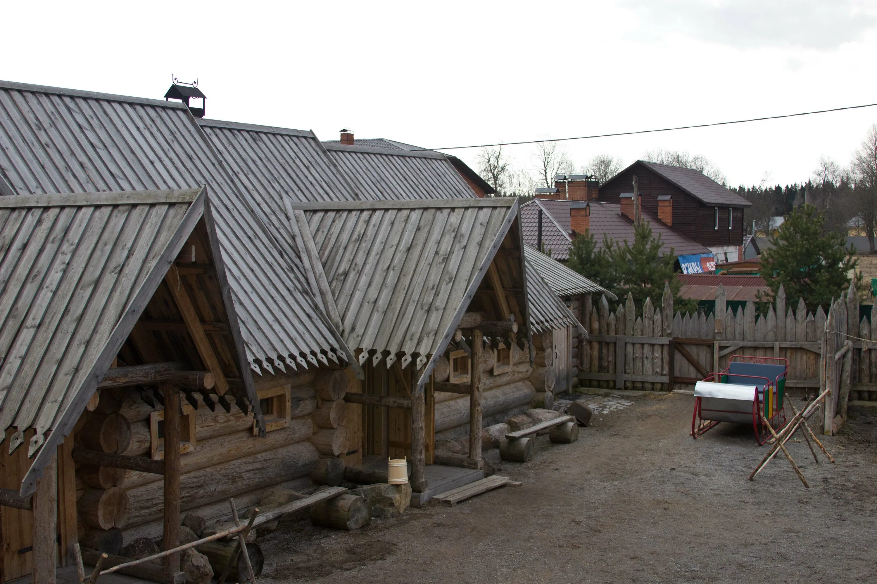 Поселок стрелецкий орловская. Печоры Стрелецкий домик. Карелия Бастион деревня викингов. Посёлок Стрелецкий Орловская область.