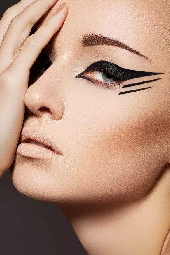 Black eyeliner. Стрелки макияж. Красивые стрелки. Красивые стрелки макияж. Макияж стрелки на глазах.