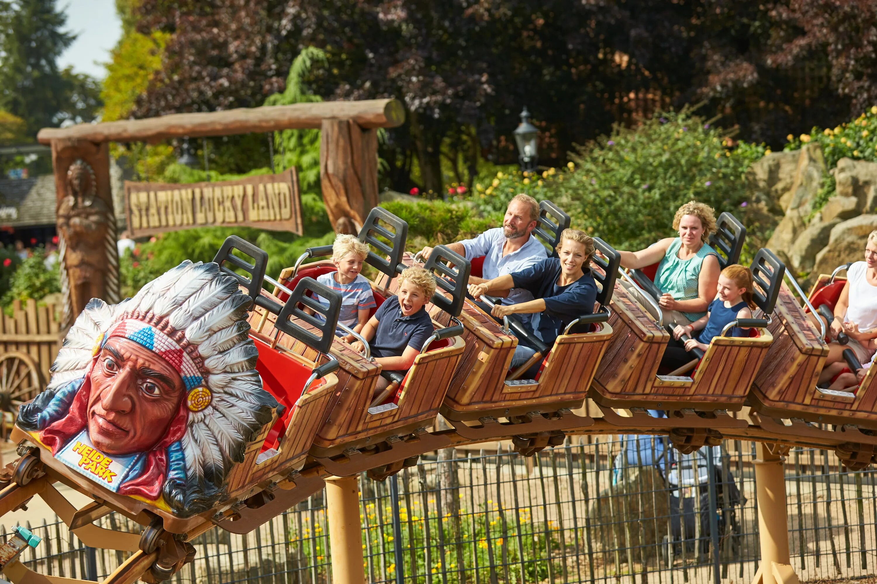 Хайде фото. Хайде парк. Хайде парк в Германии. Heide Park Resort. Хайде Резорт Солтау парк.