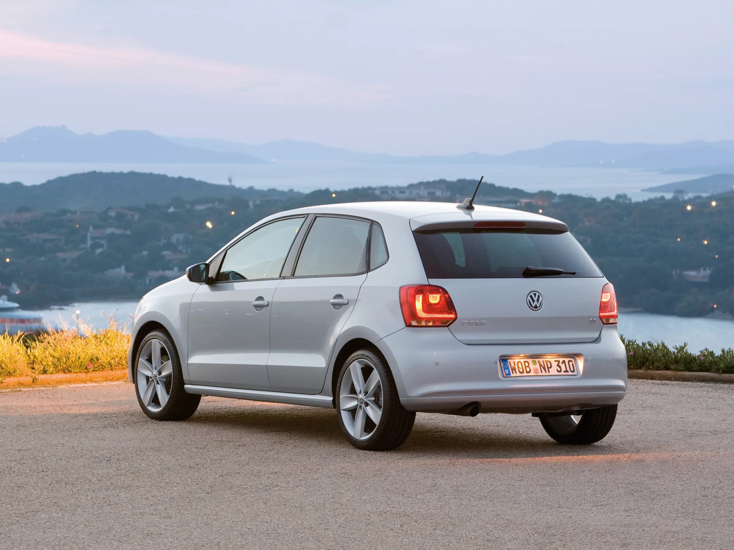 Volkswagen Polo 5 Hatchback. Volkswagen Polo Hatchback 2014. Поло Фольксваген хетч хэтчбек. VW Polo 2016 Hatchback. Дверь поло хэтчбек