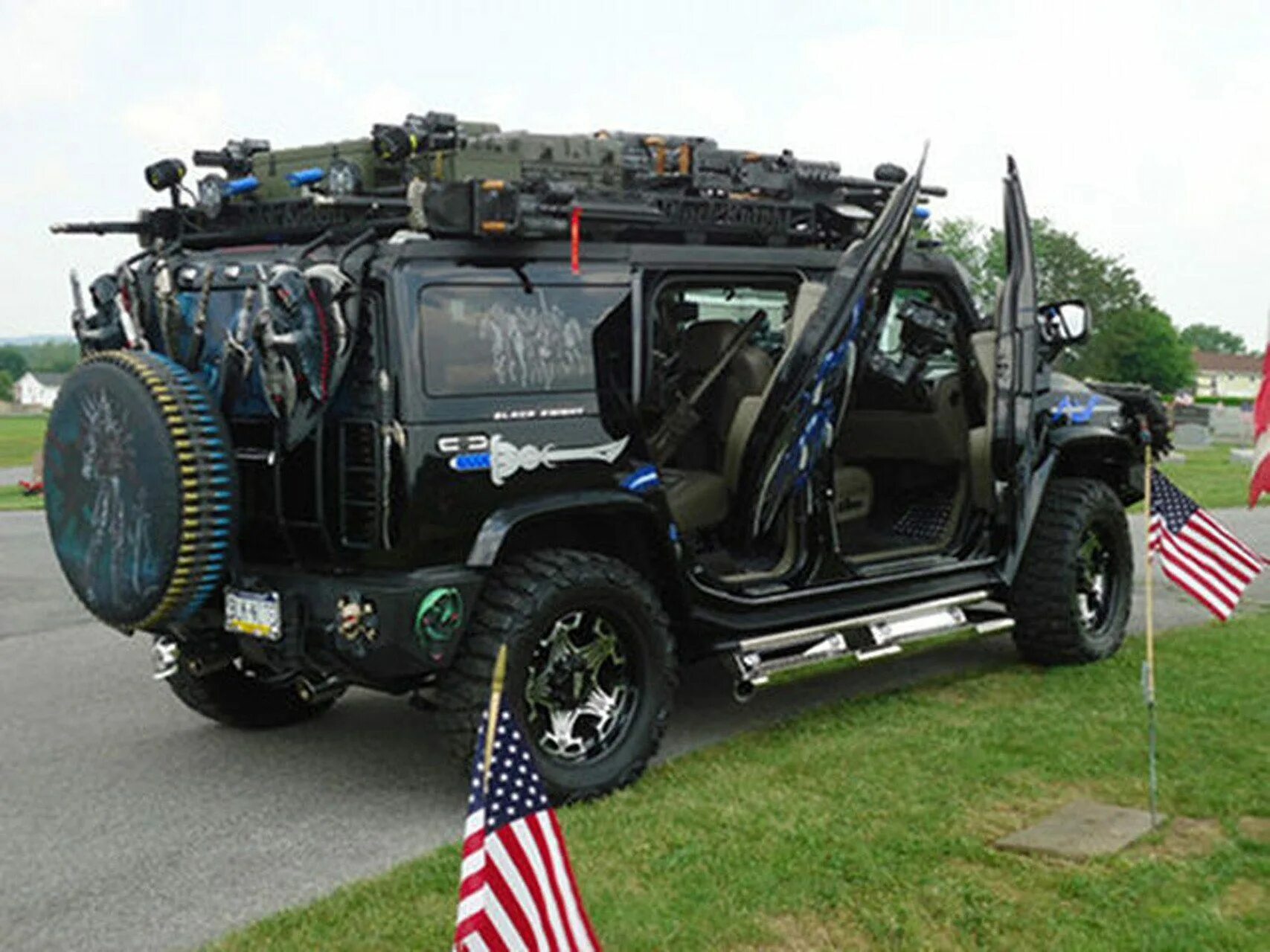 Хаммер h2 джип. Hummer h2 Military. Бронированный Хаммер h2. Хаммер h2 mohstertruck. Большая машина автомат