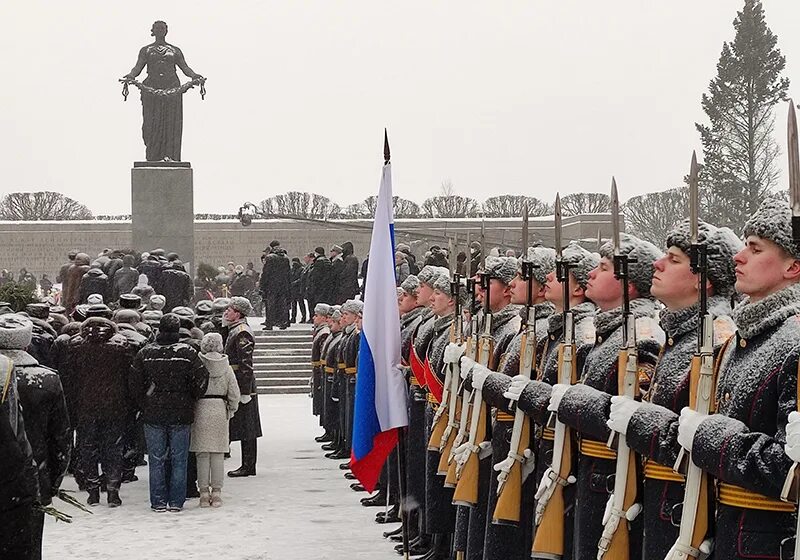 Возложение венков на Пискаревском кладбище 2022 22 июня. 60 Летие Победы на Пискаревском кладбище. Церемония на Пискаревском кладбище сегодня фото. Новости спб пискаревский