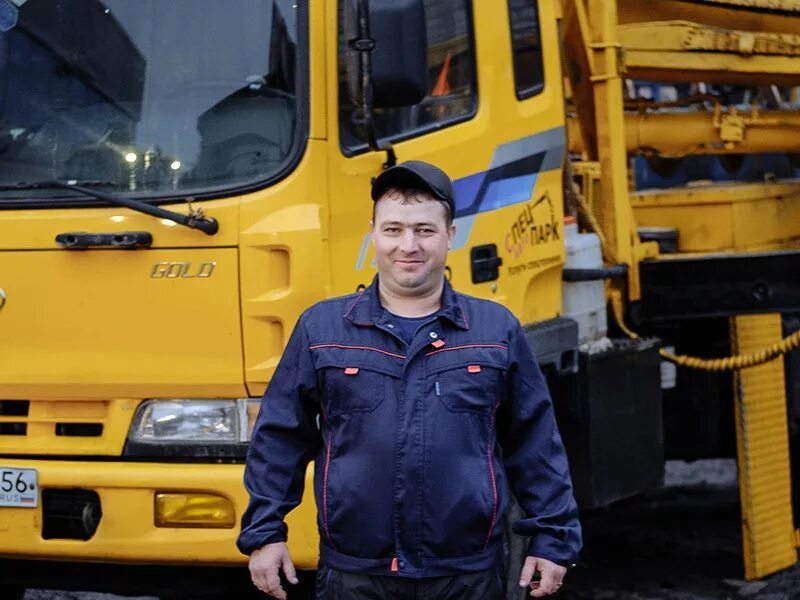 Машинист автокрана. Водитель автокрана. Водитель крана автомобильного. Про водителя машиниста автокрана. Водитель автомобиля. Машинист крана и крана автомобильного..