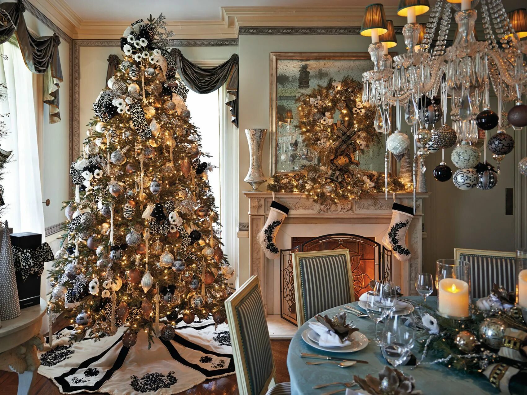 новогодний интерьер. елка в интерьере. новогодние украшения для дома. как нарядить дом к новому году 2024. новогоднее украшение интерьера.