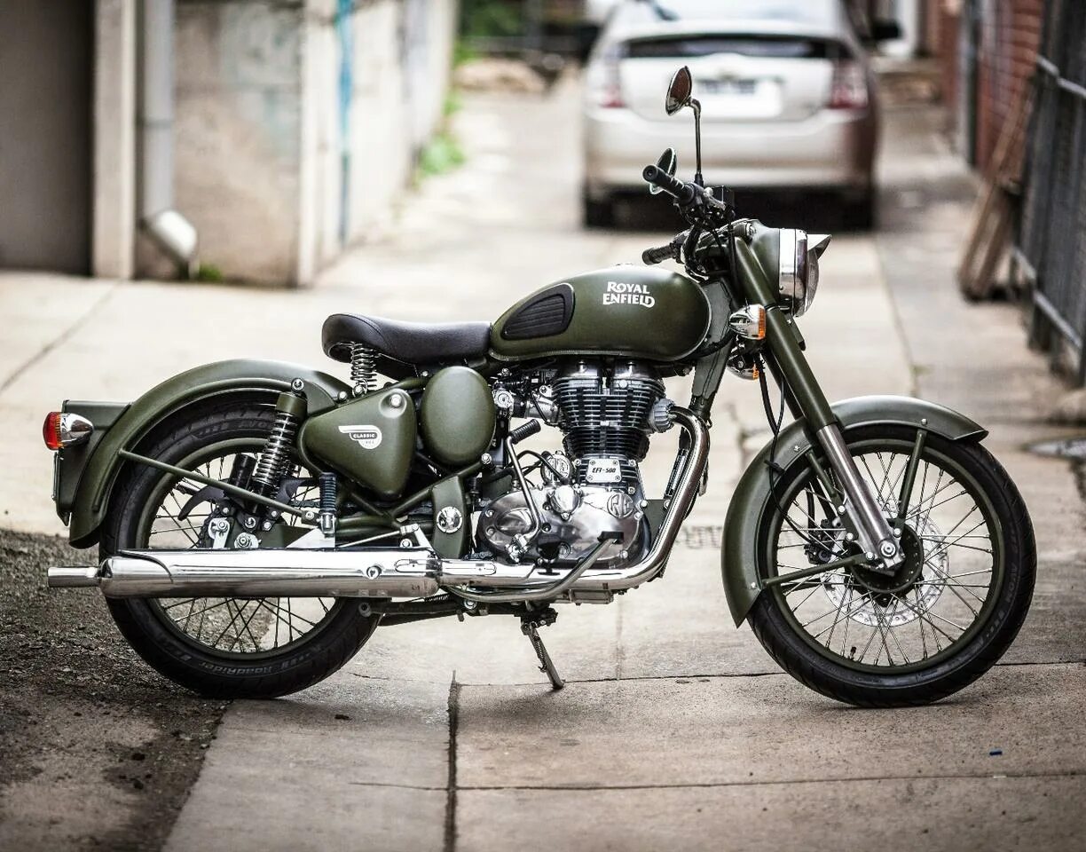 Мотоцикл роял энфилд купить. Мотоцикл Роял Энфилд 500. Royal Enfield Classic 500cc. Мотоцикл Royal Enfield. Мотоцикл Royal Enfield Classic.