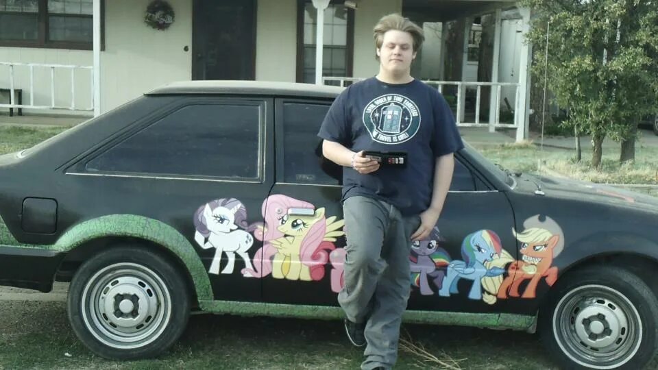 My little car. Наклейка на машину пони. машина my little pony. little pony на машине. аэрография на автомобиль пони.