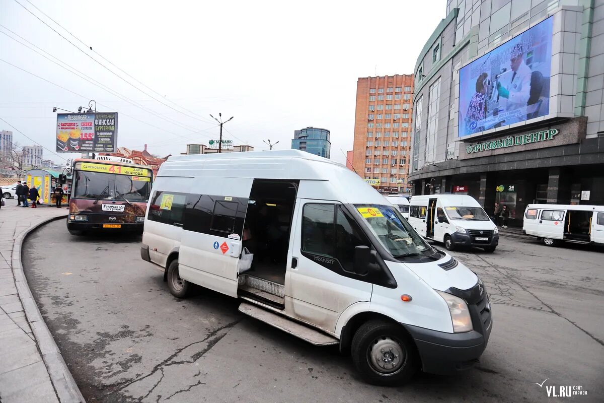 Транспорт автобусы владивосток. Автобус Владивосток. Маршрутка Владивосток. Общественный транспорт Владивостока. Автобус 15 Владивосток.