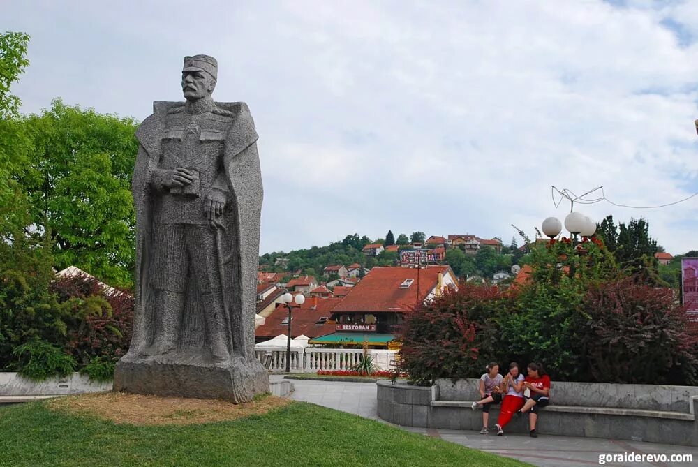 Сербия памятники. Валево город в Сербии. Памятники Сербии. Памятники русским в Сербии. Памятник русским воинам в Сербии.