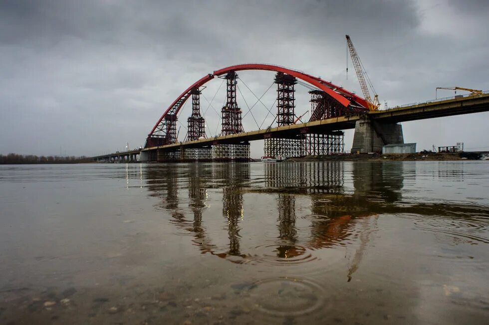 Обь Бугринский мост. Комсомольский Железнодорожный мост Новосибирск. Бугринский мост через реку Обь. Мост через реку Обь в Новосибирске. Мост обь новосибирск