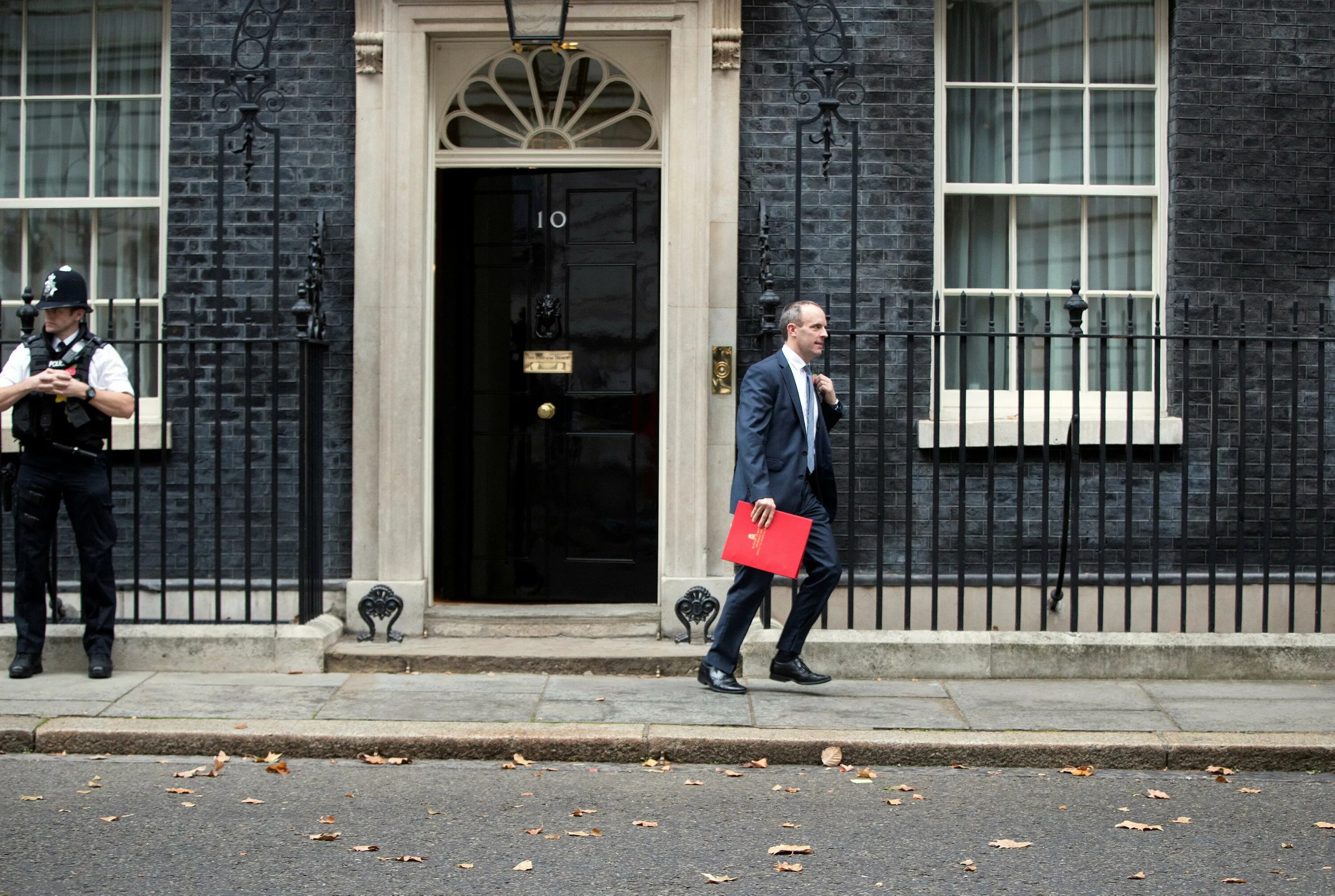 The street x. 10 downing street. The street x. Резиденция премьер-министра великобритании. Питерские уличные музыканты.