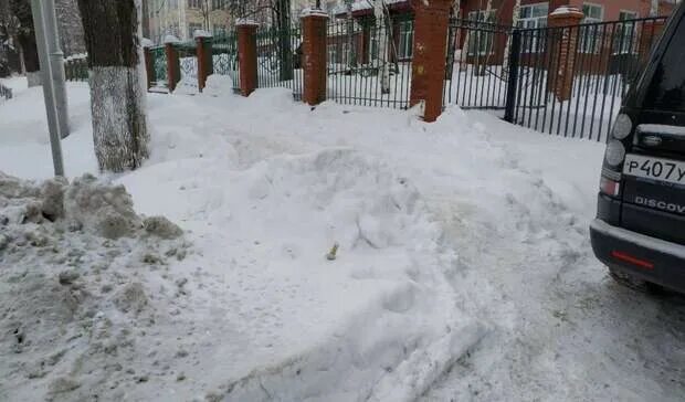 Город сугробов. Сыктывкар завалило снегом. Городские сугробы. Улица заваленная снегом Уфа. Астану завалило снегом.