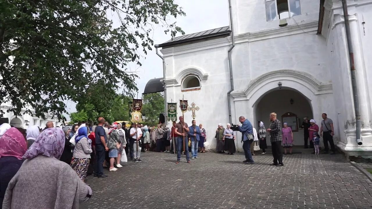 Николаевский монастырь Рыльск. Рыльский монастырь Курская область могила. Новости рыльска и рыльского