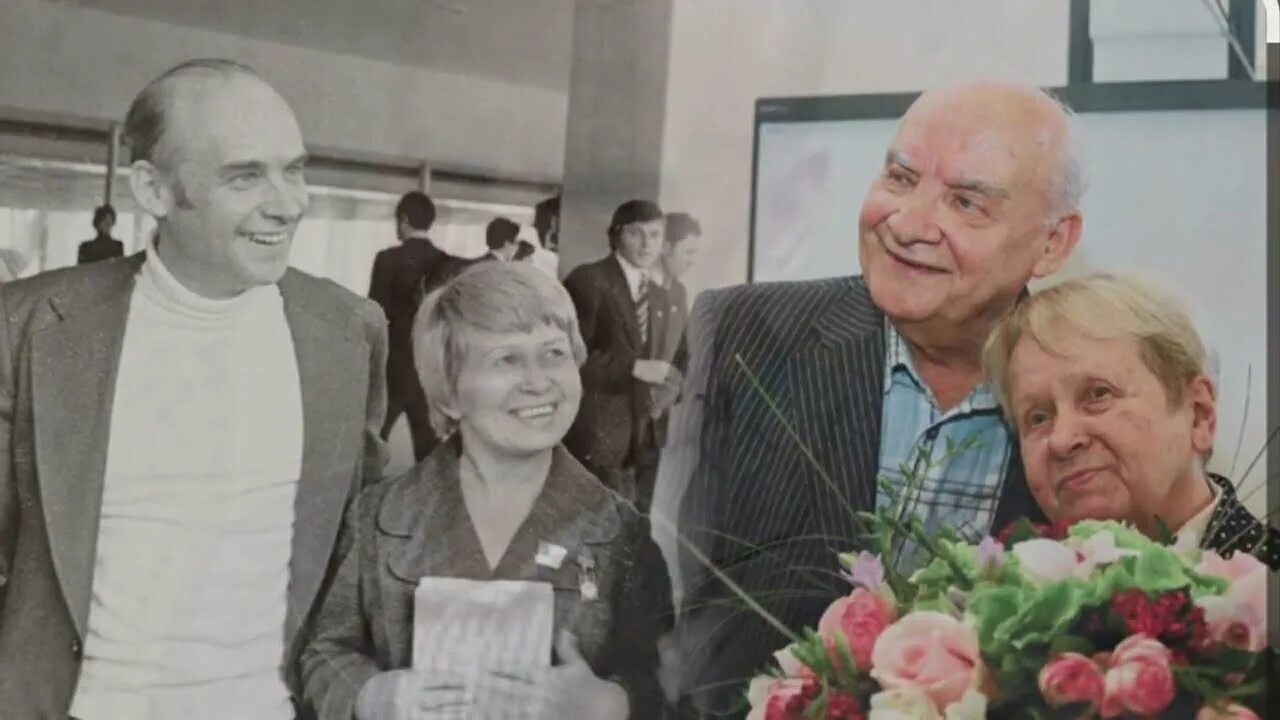 Сколько лет александре добронравовой