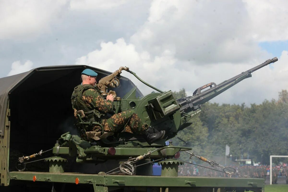 Артиллерия воздушно-десантных войск РФ. Артиллерия ВДВ самоходка. Артиллерия воздушно-десантных войск вс России. Артиллерия ВДВ РФ. Артиллерийско десантном полку