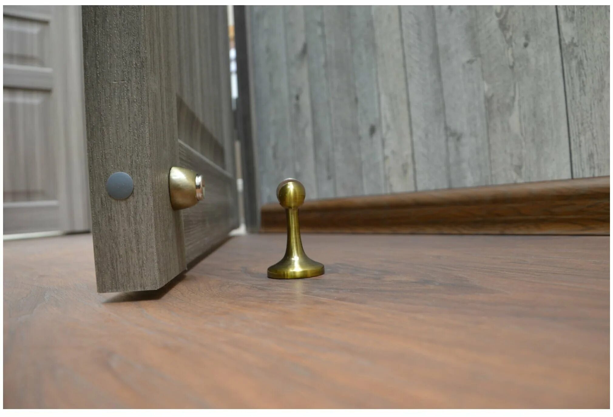 уплотнитель для заклейки окон. навешивание дверей на петли. демпфер salice smove. ограничитель открывания входной двери напольный. навесы дверные.