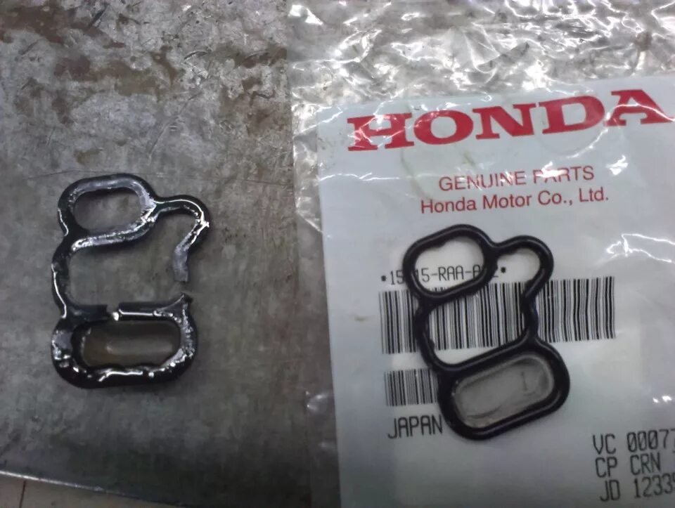 Honda v прокладки. Прокладка VTEC Honda Accord 2006. Прокладка клапана втек Хонда к24а. Фильтр клапана втек Хонда Аккорд к24а3. Прокладка втек Хонда СРВ 2.
