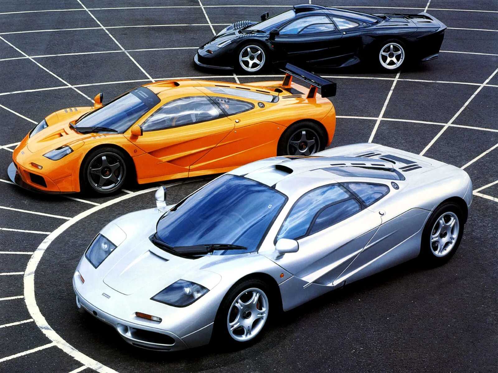 Фото машина ест машину. MCLAREN f1 gt. MCLAREN f1 1992. Машина Макларен f1. MCLAREN f1 1993.