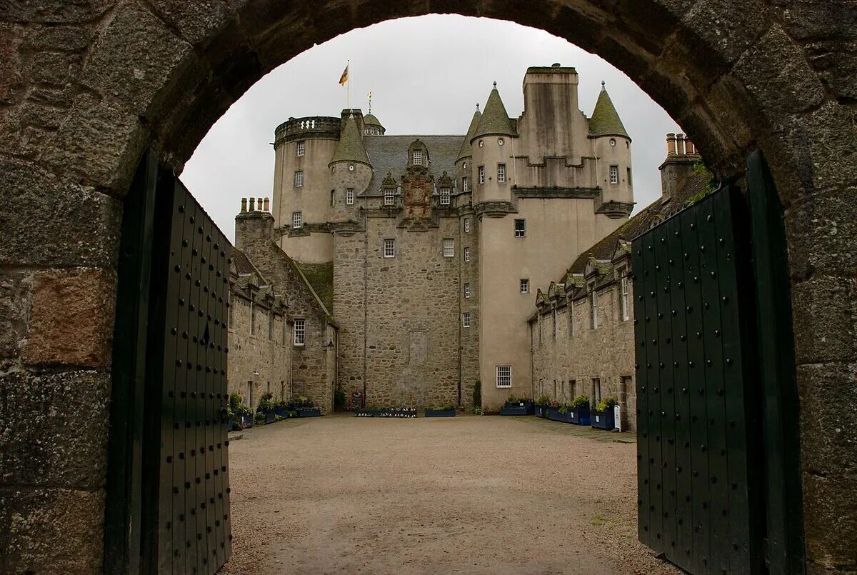 Открывая замки я буду. Замок Анжони Франция. Фрейзер (замок, Шотландия). Шотландия поместье Фрэйзер. Средневековый дворец (the Medieval Palace).
