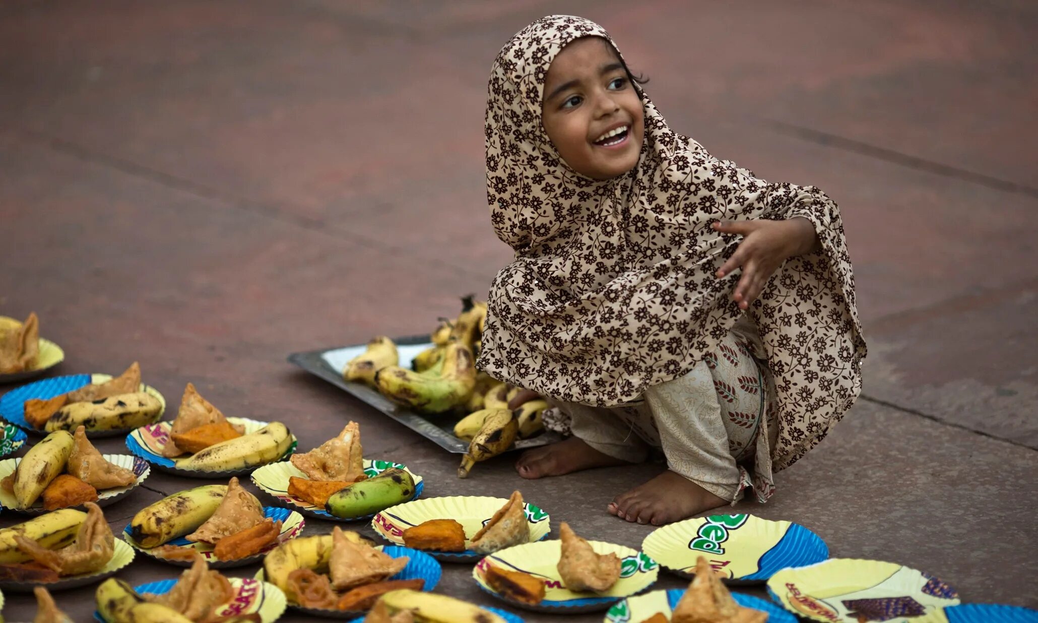 Голод в рамадан. Мусульманский ребенок бедный. Ифтар в Африке. Африканские мусульмане. Африканские мусульманки.