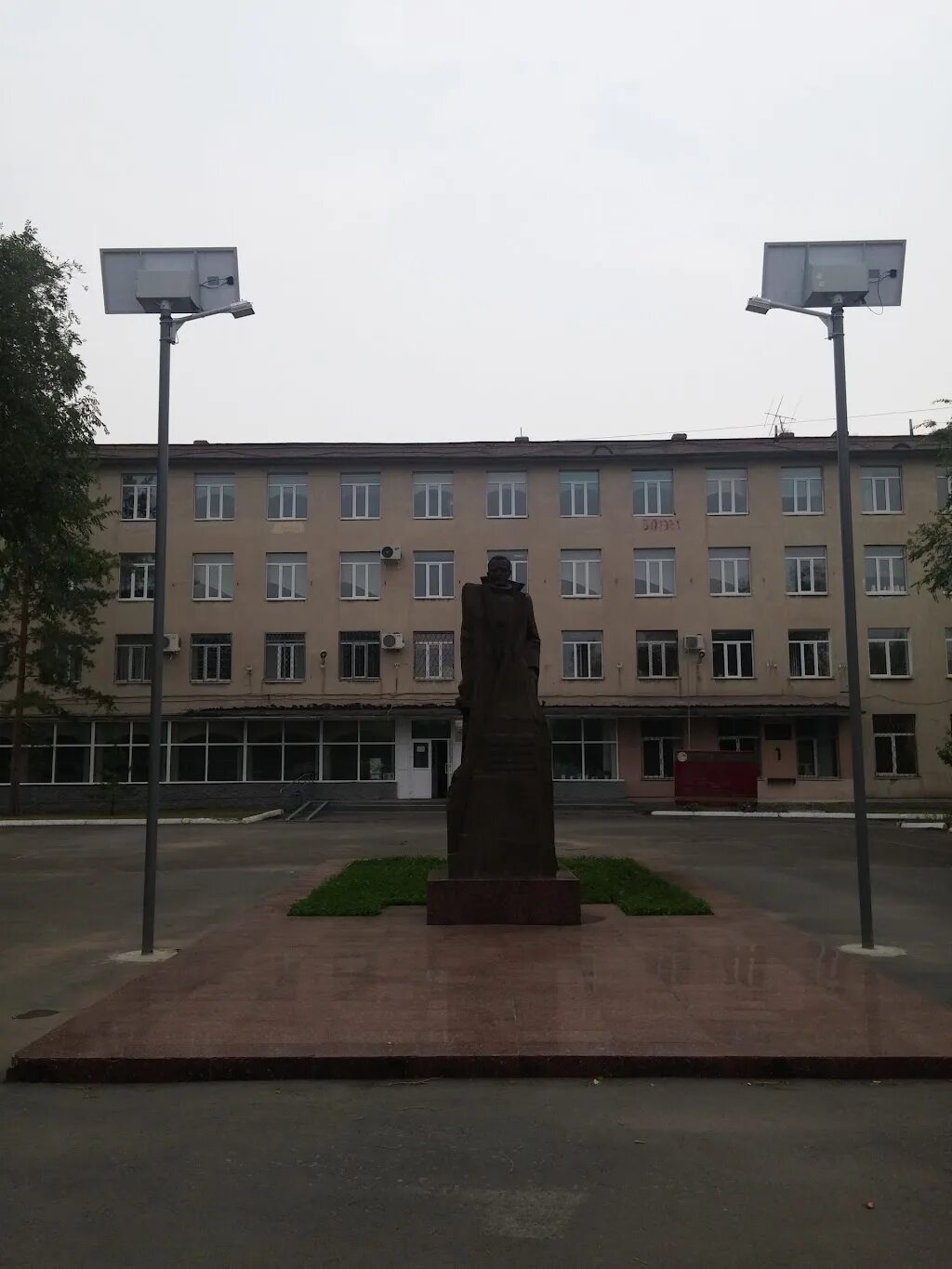 Новомосковский политехнический. Новотроицкий политехнический колледж. НПК Новотроицк. Новомосковский политехнический колледж памятник. Советская 73 Новотроицк.