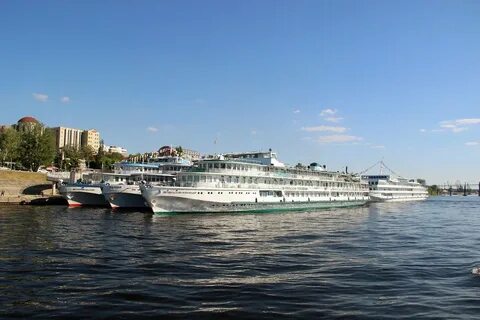 Среди перечисленных речных портов укажите ошибочные