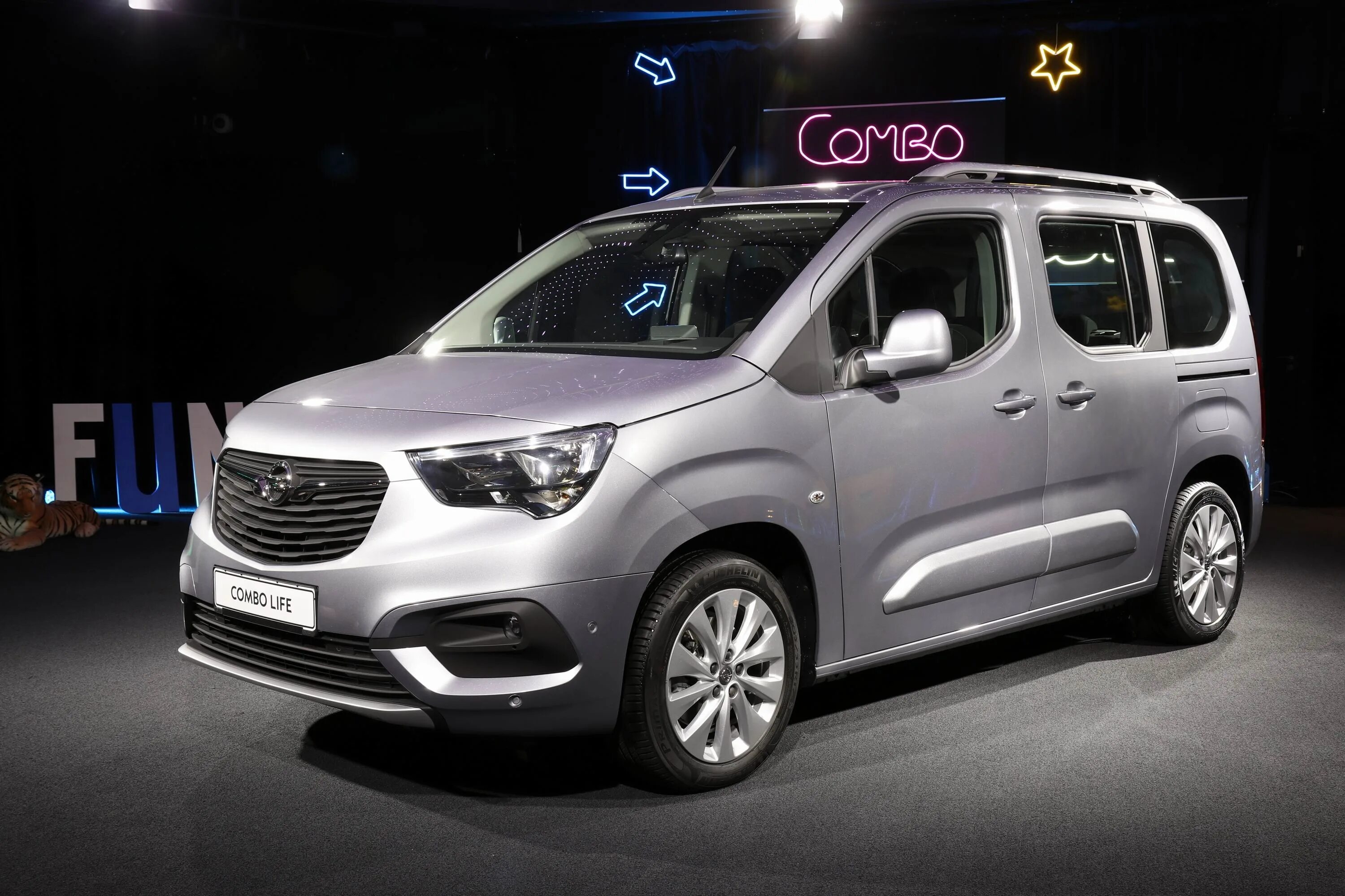 Opel Combo Life. Opel Combo 2018. Минивэнчик Opel Combo Life. Opel Combo Life 2020.