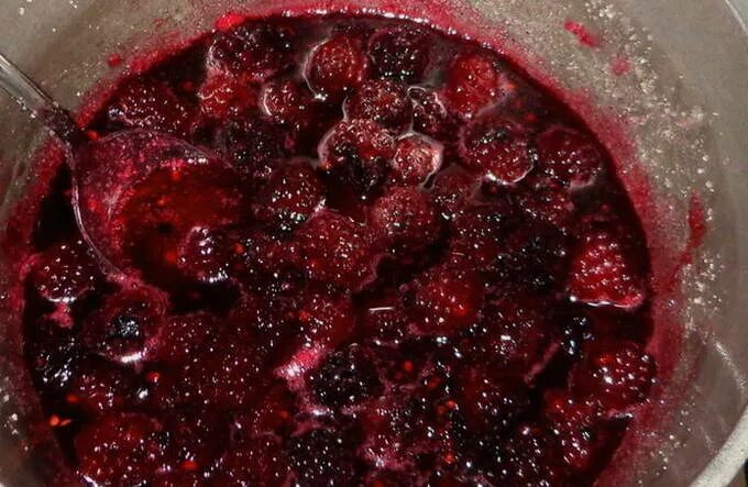 Земляничное варенье. Лесная ягода варить. Засахаренная клубника. Варенье из лесной клубники. Клубника лесная варенье.