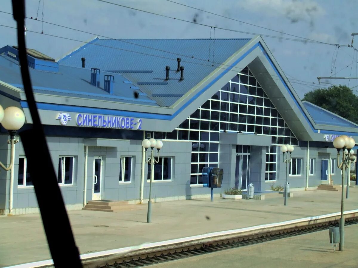 Ул 1 железнодорожная 40 1. Станция Синельниково 2. Станция Синельниково Украина. ЖД вокзал Синельниково внутри. ЖД вокзал Синельниково 2.