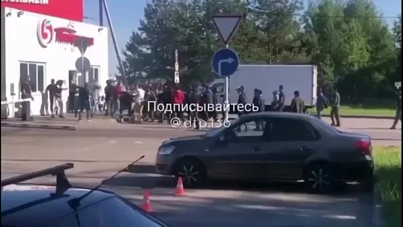 Драка у вокзала Воронеж 1. Драка у торгового центра Волгоград 14.07.23. Драка у памятника мальденштапу в Воронеже. Полное видео открытие