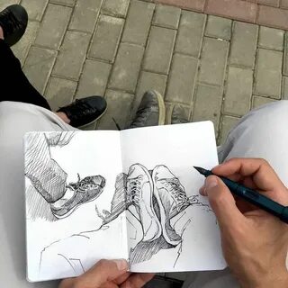 Гинеколог науқастың қынапшасын тексереді.