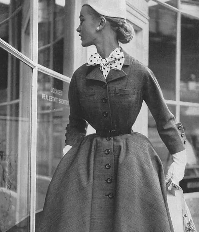 Юбки Нью лук 50е. Пальто Кристиан диор 1950гг. Послевоенная мода Кристиан диор. Мода Франции 1950.