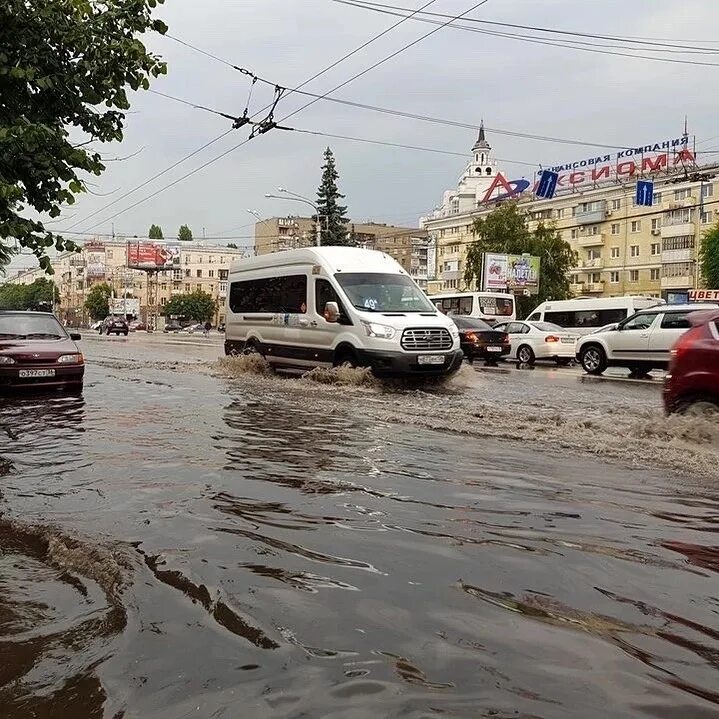 Сколько будет идти дождь сегодня. Потоп в Воронеже. Ливень в Воронеже. Воронеж затопило. Воронеж дождь.