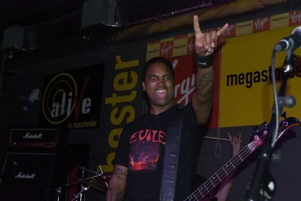 Mike alex. Mike alex. Алекс петтифер. Алекс петтифер супер майк. Mike alexander evile.