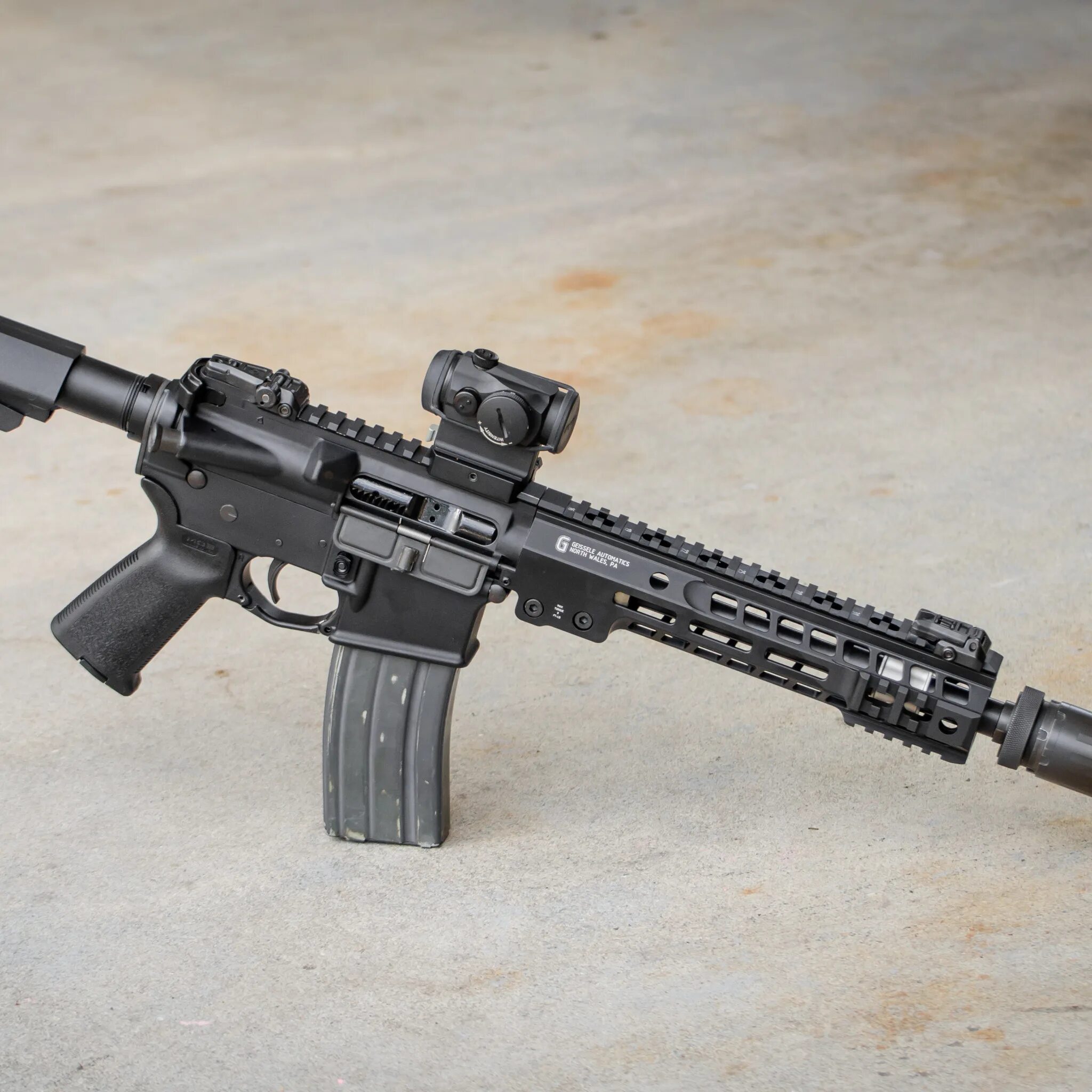 Ar 15 20. Lwrc винтовка. Винтовка ar-15 кастом. Штурмовая винтовка ar-15. Штурмовая винтовка ar-15.