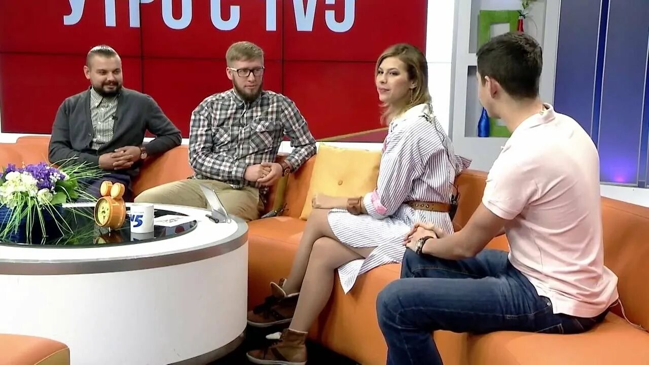 Передачи на 5 канале челябинск. Утро на 5 телепередача. Утренняя передача на СТБ. Утренняя передача на СТС Иркутская.