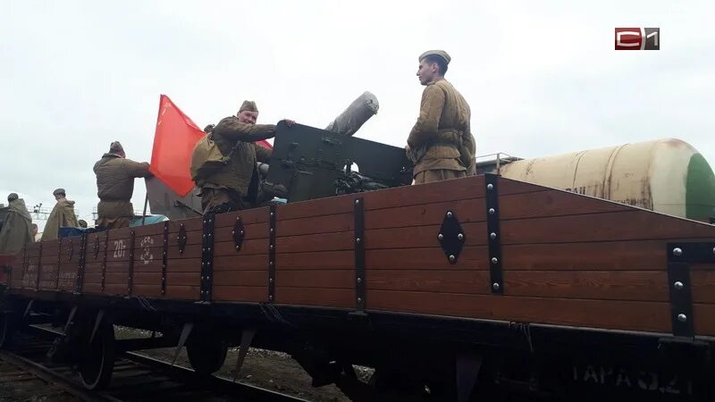 Прибыл поезд победы. Эшелон Победы поезд Сургут. Эшелон Победы Сургут. Эшелон Победы Нижневартовск. Эшелон Победы прибыл в Тюмень.