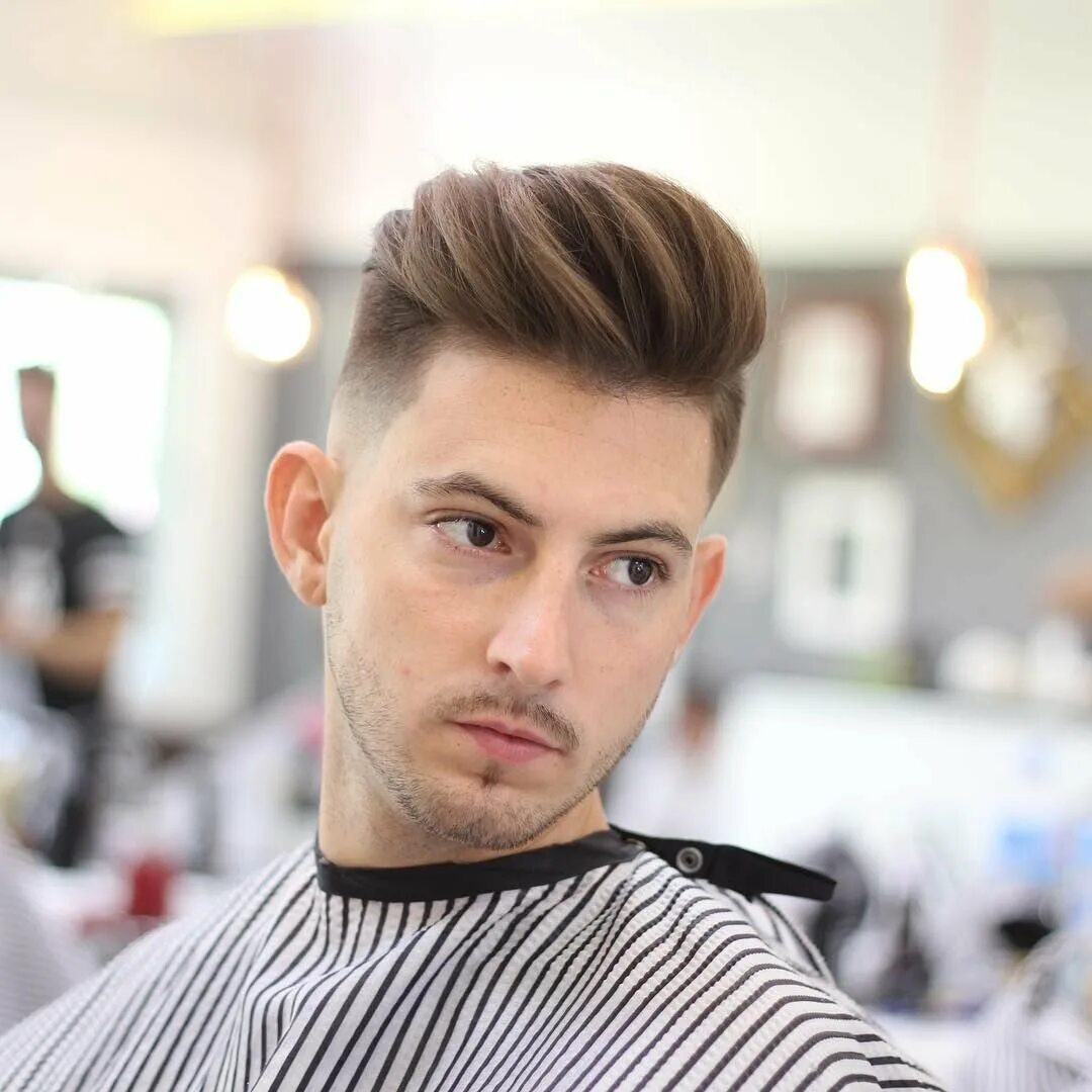 Прическа кок. Quiff (Квифф). Стрижка Quiff (Квифф). Канадка Квифф короткая. Quiff Haircut стрижка.